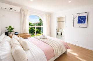 5BR Modern Suburban Grandeur - Luxury Family Estate in Stretton -  - 8