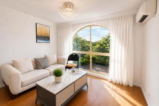 5BR Modern Suburban Grandeur - Luxury Family Estate in Stretton -  - 7
