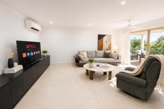5BR Modern Suburban Grandeur - Luxury Family Estate in Stretton - 9