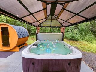 Cozy Getaway Cabin with Hot Tub, Sauna, Wi-Fi - 7