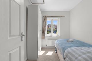 Spacious Contractor-Friendly House near NEC & Birmingham Airport - 1
