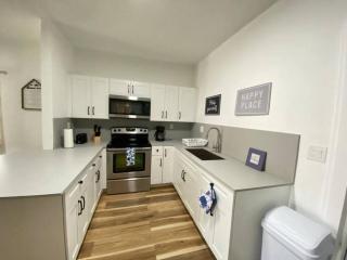 Heart of Miami sleeps 10 near Little Havana Beaches - 2