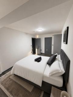 Noshe Homes - Brand New Modern Centralised 2 Bedroom Apartment - 8