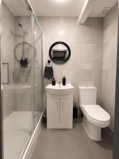 Noshe Homes - Brand New Modern Centralised 2 Bedroom Apartment - 5