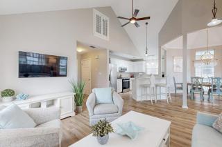 Steps to beach & community pool dog-friendly great location - 9