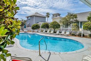Steps to beach & community pool dog-friendly great location - 8