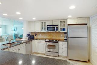 Charming oceanfront condo with pool tennis balcony & washer&dryer - 2