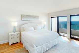 Charming oceanfront condo with pool tennis balcony & washer&dryer - 1