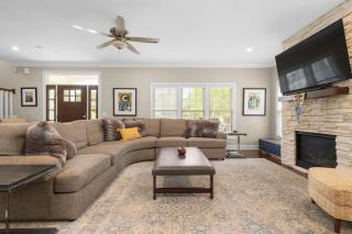 The Experience at ND4BR, 4BA 1 mi to ND Stadium - 1