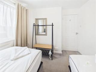 3 Bedroom Home with Private Garden in Newcastle upon Tyne - 6
