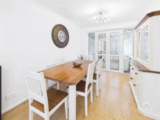 3 Bedroom Home with Private Garden in Newcastle upon Tyne - 2