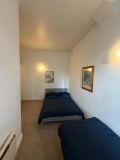 Cosy City Centre Apartment - 2