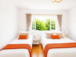 Newly Renovated 1BR Miami Beach Stay - Sleeps 4 - 9