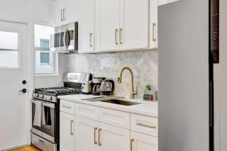 Newly Renovated 1BR Miami Beach Stay - Sleeps 4 - 8