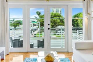 Newly Renovated 1BR Miami Beach Stay - Sleeps 4 - 5