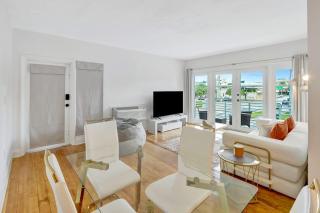 Newly Renovated 1BR Miami Beach Stay - Sleeps 4 - 2