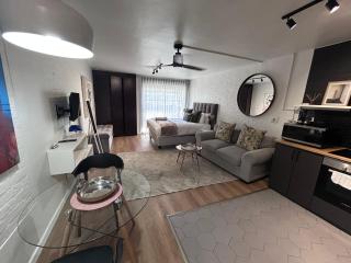 Greenpoint Chic Studio Apartment - 6