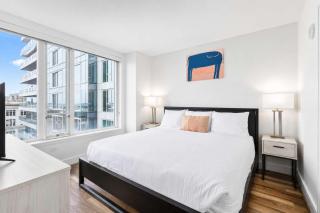 Chic Waterfront Apartment in Boston - 9