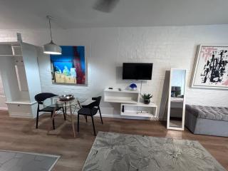 Greenpoint Chic Studio Apartment - 7