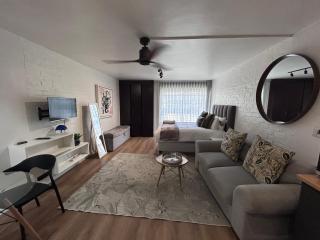 Greenpoint Chic Studio Apartment - 8