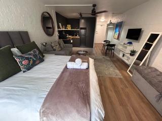 Greenpoint Chic Studio Apartment - 9