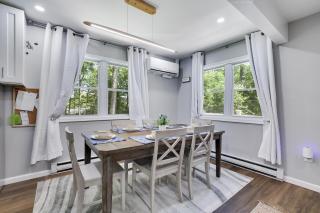 Charming n Fun chalet Retreat in The Poconos - 9