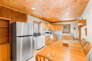 River Road Treehouse Retreat - 2