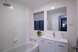 Family-Friendly Home in Tullamarine - Sleeps 6 - 4