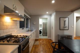Family-Friendly Home in Tullamarine - Sleeps 6 - 1