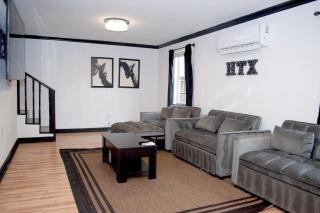 Private Entire Home Near NRG Stadium, Hobby Airport, Downtown Houston - 9