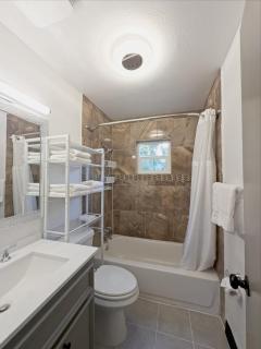 Private Entire Home Near NRG Stadium, Hobby Airport, Downtown Houston - 1