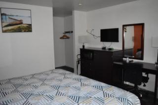 PLYMOUTH MOTOR LODGE - 5
