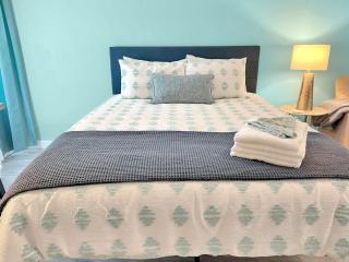 Seaside Escape 2 - Cozy Coastal Getaway with Patio - 6