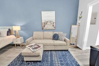 Seaside Escape 6 - Chic Studio near Coast & Dining - 8