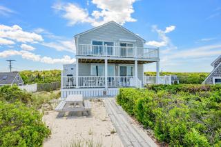 Two-Level Oceanfront Cottage—Decks Water Views - 0