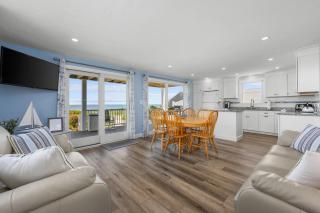 Two-Level Oceanfront Cottage—Decks Water Views - 3