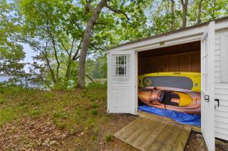 Waterfront Estate w Hot Tub, Dock & Kayaks - 1