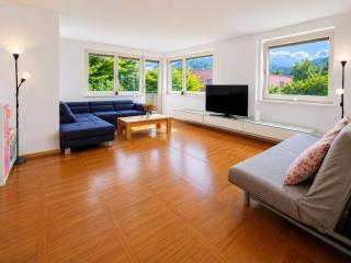 Mountain View Apartment Spacious Stay with 2 Parking - 4