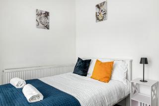 5BR House in Beeston Central, Free Parking - 4