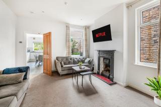 5BR House in Beeston Central, Free Parking - 8