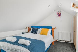 5BR House in Beeston Central, Free Parking - 2