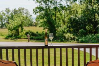 Wine Country Lodge a Family-Friendly Getaway - 2