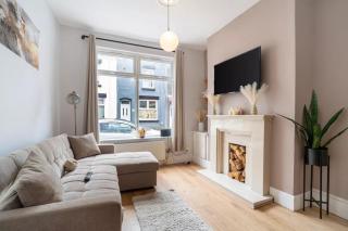 Liverpool Home Fast Wi-Fi, Parking & Long Stays - 0