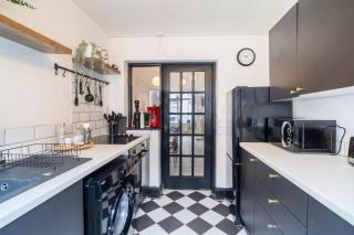Liverpool Home Fast Wi-Fi, Parking & Long Stays - 8
