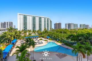 Coastal Comfort 2BR Retreat Balcony Space - 5
