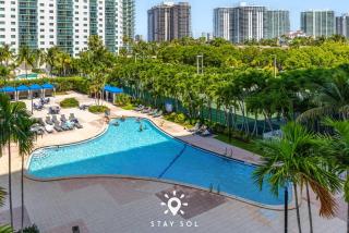 Coastal Comfort 2BR Retreat Balcony Space - 4