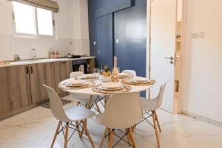 Well Located Modern Apart Balluta Bay - Happy Rentals - 5
