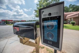 Basic 4 bedrooms with 7 beds 15 min from downtown sleeps 9 for Work crews and Large groups - 7