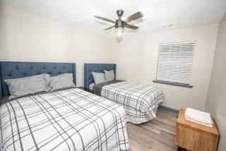 Spacious Dawsonville 4 bedrooms with 8 beds Sleeps 10 for Work crews and Large groups of friends and families - 3