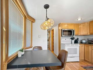Slice of Heaven Cozy Chalet Tiny Home in Maple Grove Lake Sutherland - 5